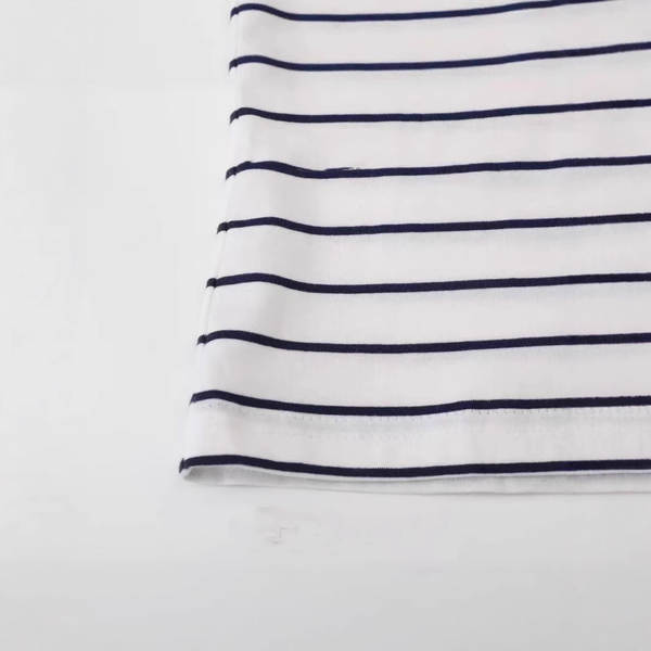 Camiseta feminina branca com listras
