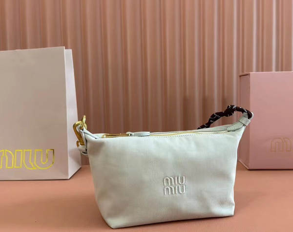 Miu Mu2025 novo colisão cor-de-cabeça de surf veludo de repouso em uma caixa de refeições de moda de ombros solitários