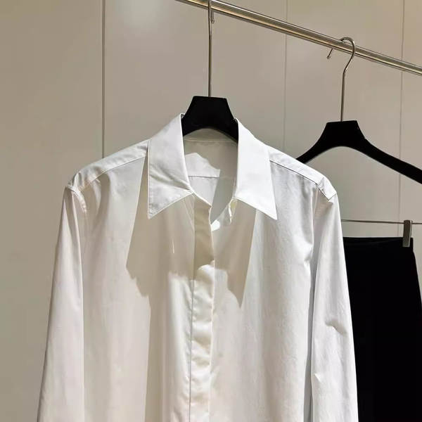 Camisa branca de manga longa feminina