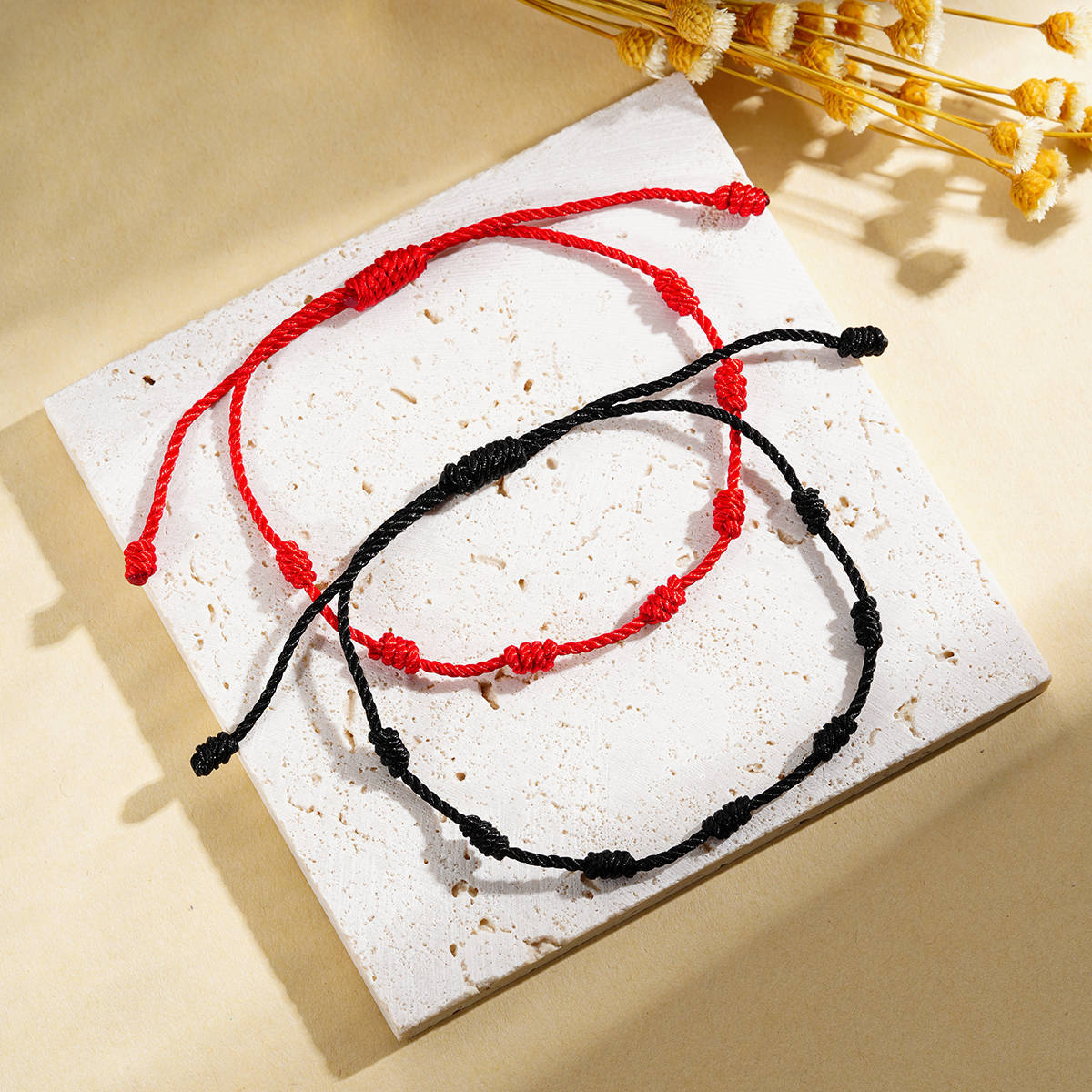 Pulseira de Contas com Sete Nós da Sorte
