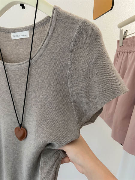 Camiseta feminina de algodão curtinha
