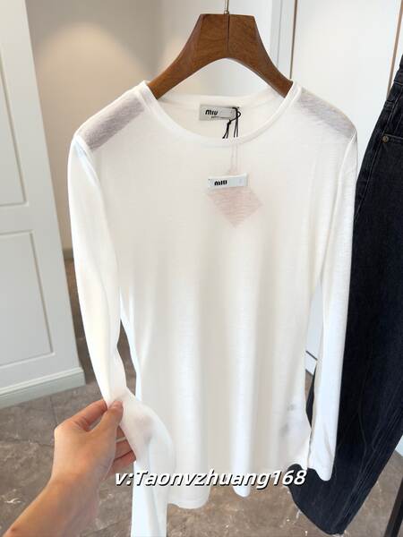 Miu South Oil 2025 novo logotipo leve e fino T-shirt de longa duração para mulheres de baixo para a moda com centenas de vestidos necessários