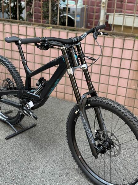 Novo alemão YT TUES DH 27.5 polegadas Fibra de Carbono/Alumínio Fortaleza dianteira de dois ombros