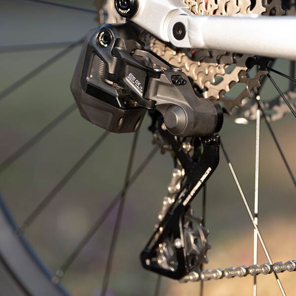 EM6 terceira geração de liga de alumínio de cauda maciça para ciclismo de montanha bicicleta eletrônica sem fio de velocidade de quatro cilindros de frenagem de óleo Ebike