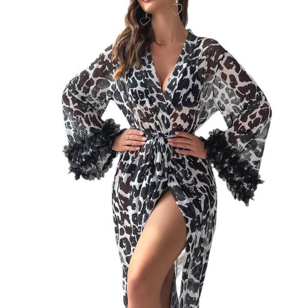 Roupa de banho feminina com estampa de leopardo