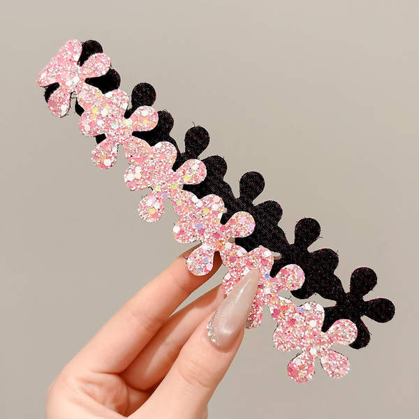 No verão, a magia do cabelo de um menino é muito bonita, e o cabelo de um menino é muito bonito.