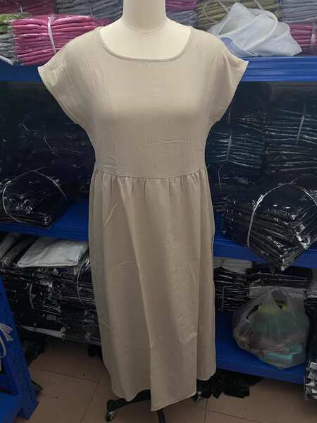 Vestido curto de manga com bolsos