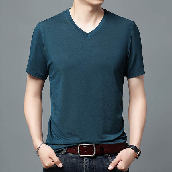 Camiseta masculina curta V