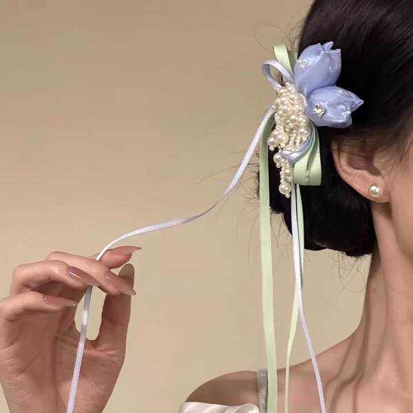 Penteado com Flor e Contas Rosa