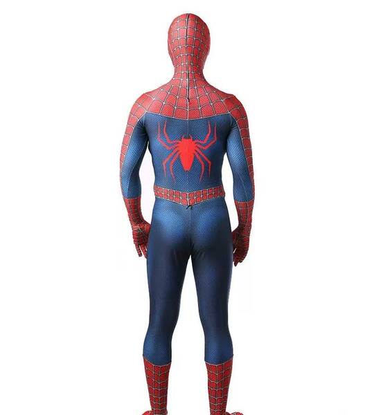 Remitoni, o Homem-Aranha de Halloween, tem roupas de personagens animadas.