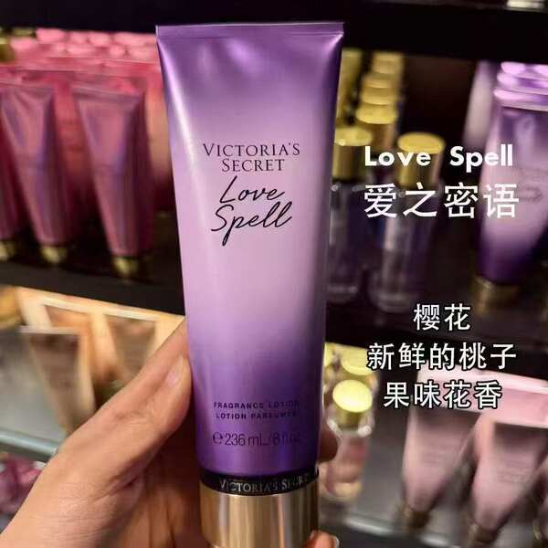 O perfume secreto da Victoria é um perfume de cor rosa.