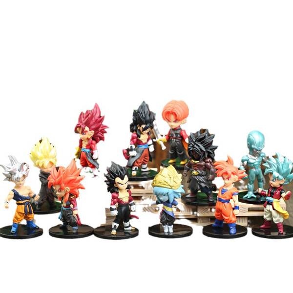 Figura de Goku e Vegeta