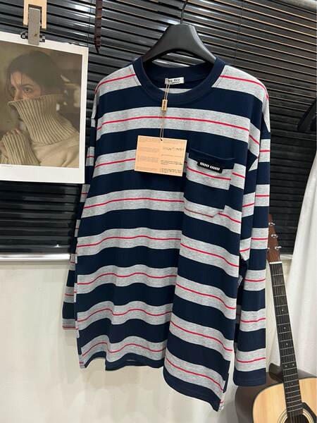 Versão de alta disponibilidade 2025 Primeira Primavera Novo MIU Mulher Rede Red Nova Cotton Qualidade Linha Red T-Shirt Ladrilhos Homens e Mulheres