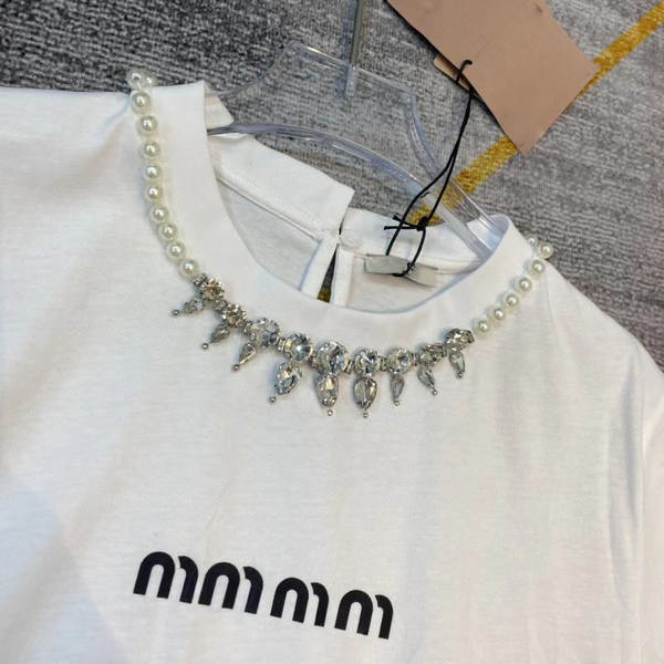 A nova camiseta da primavera e do verão de 2025 é a camiseta feminina de curta-metragem.