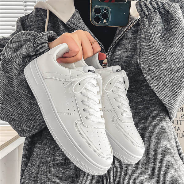 Sapatos brancos masculinos de verão para adolescentes de férias para homens 2023 novos sapatos para estudantes brancos puros