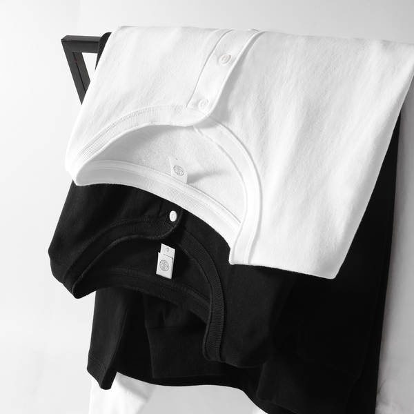 300 gramas Três agulhas de algodão puro de Xinjiang pesos pesados de algodão puro de algodão puro preto e branco T-shirts para homens de mangas curtas