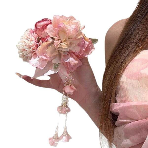 Penteado com Flor e Contas Rosa
