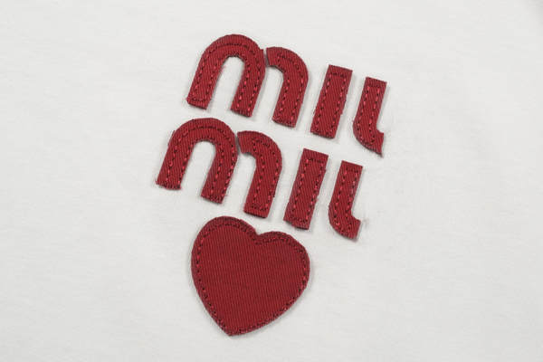 Versão correta do novo modelo de verão MIU Mulheres e Homens T-shirt de mão curta