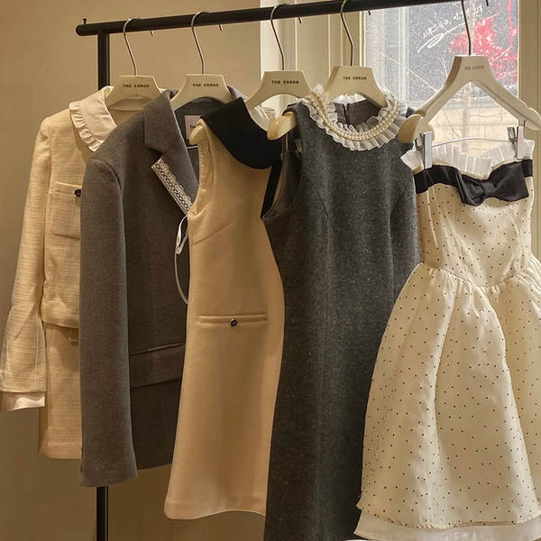 Trinta e três roupas de verão de moda francesa de moda feminina de moda masculina
