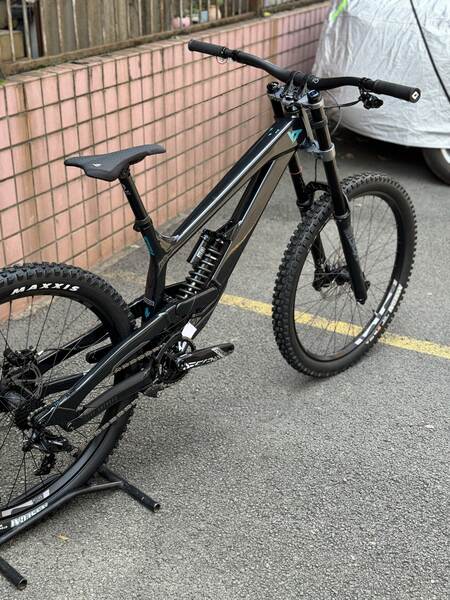 Novo alemão YT TUES DH 27.5 polegadas Fibra de Carbono/Alumínio Fortaleza dianteira de dois ombros