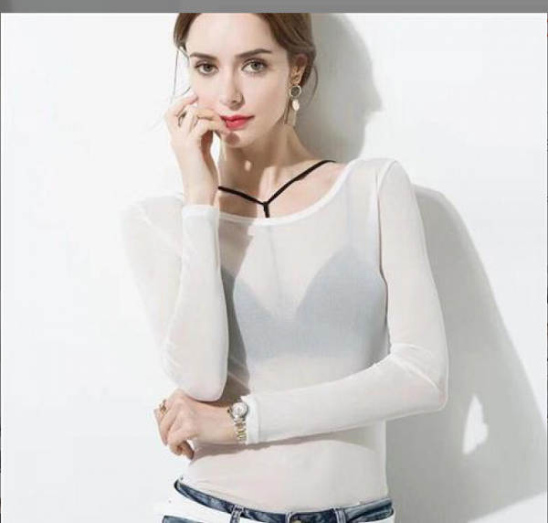 Camiseta feminina de malha transparente