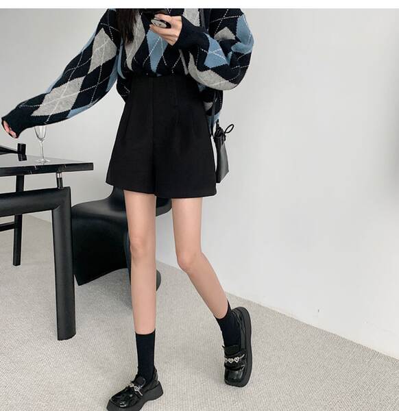Calça curta de inverno preta para mulher