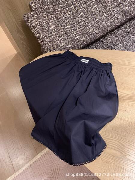 Nova coleção de bonecas com camisa curta