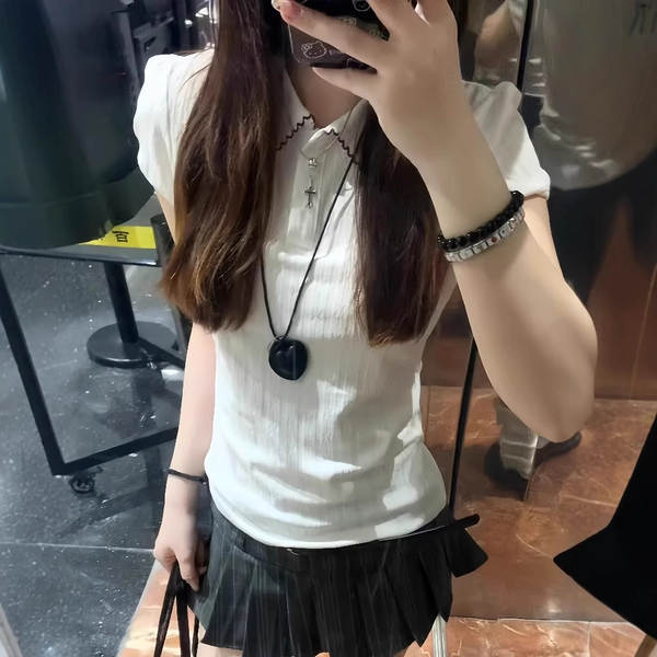 T-Shirt de verão de 2025, nova camiseta branca doce e bonita.