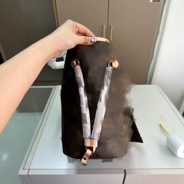 Fabricação de bolsas de couro real 2025 nova bolsa de compras clássica de moda de grande capacidade de bolsa de mamãe de ombro único