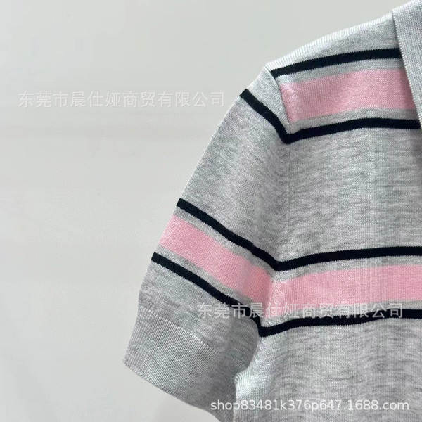 Camisa curta listrada de manga curta