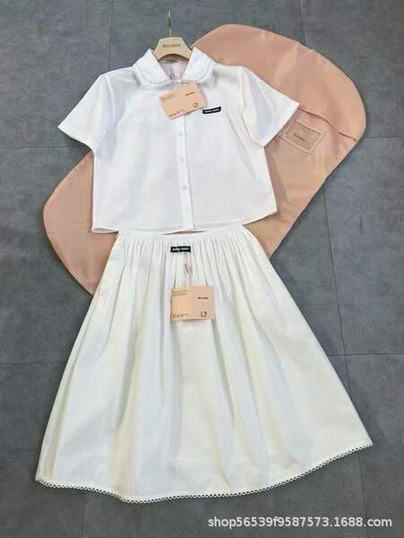 Vestido e camisa floral feminino