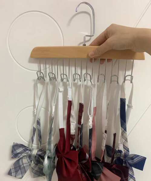 Cabide de Madeira para Loja de Roupas