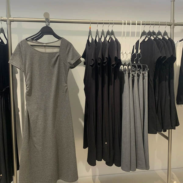 Trinta e três roupas de verão de moda francesa de moda feminina de moda masculina