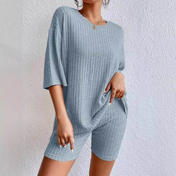 Novo modelo europeu-americano de moda de lazer de 2026, cor pura da primavera, colar redondo, roupas femininas de calça curta