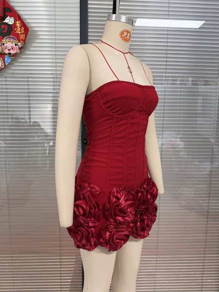 Vestido Vermelho Justo Floral