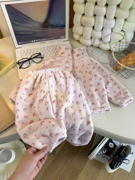 Conjunto de pijama infantil aquecido