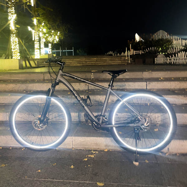 Aplicável à roda de bicicleta de noite, à luz refletida da noite, à montanha, à estrada, à noite, à roda de pneus decorativa, à luz refletida.