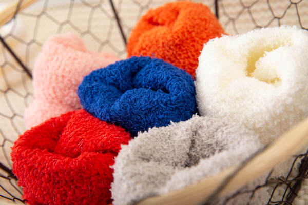 Sapatilhas transfronteiriças puras de casaco de coral com meias-cabeças de outono e inverno para aquecimento doméstico Sapatilhas de chão femininas com toalhas espessas Sapatilhas