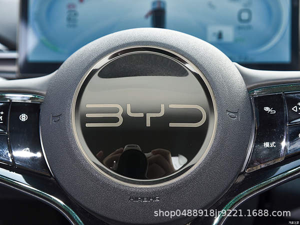 BYD Pearl Harbor PLUS Volante de golfinho olha para o interior do automóvel