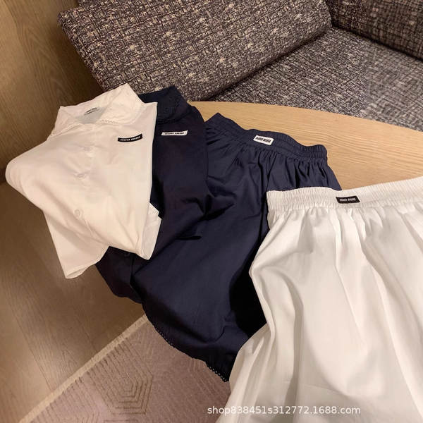 Nova coleção de bonecas com camisa curta