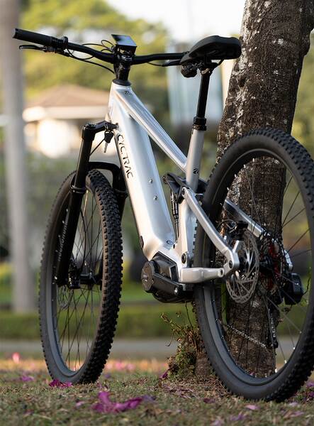 EM6 terceira geração de liga de alumínio de cauda maciça para ciclismo de montanha bicicleta eletrônica sem fio de velocidade de quatro cilindros de frenagem de óleo Ebike