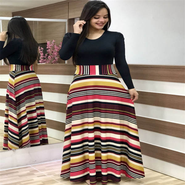 O Wish 2023 é um vestido de cor preta para mulheres.
