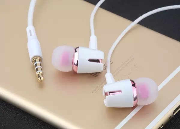 Fones de Ouvido com Fio Estéreo