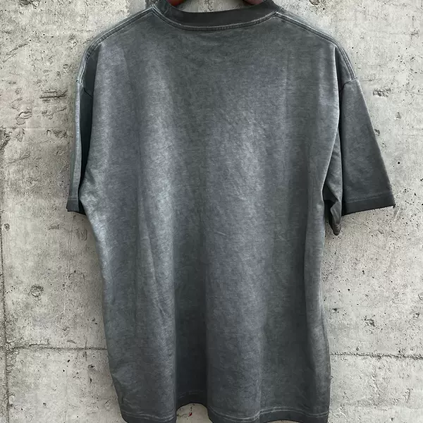 Camiseta short sleeve com estampa e detalhes em wash