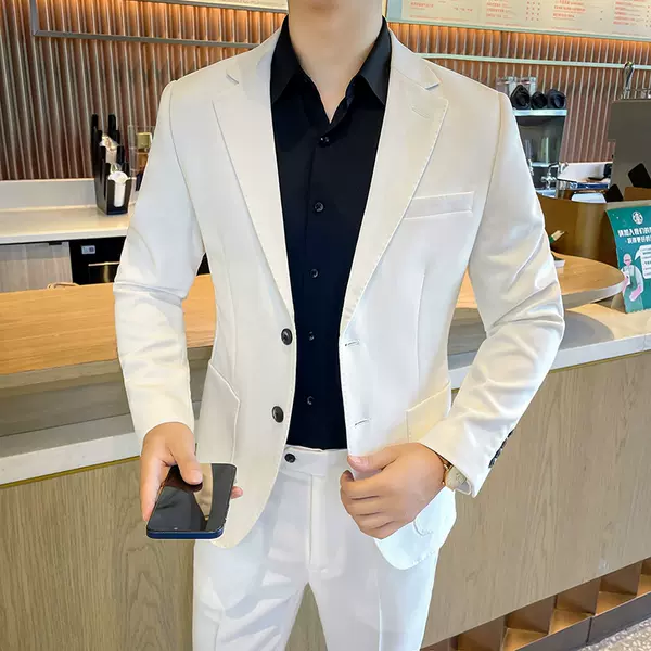 No verão de 2025, a nova camisa masculina tem duas camisetas brancas e duas camisetas brancas.