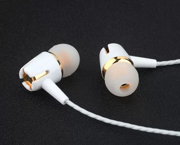 Fones de Ouvido com Fio Estéreo